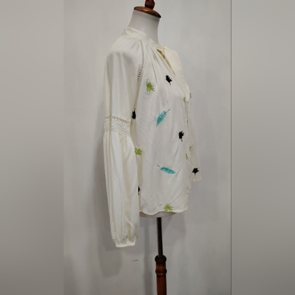 AMERICA & BEYOND BLOUSE - Picture 7 of 10